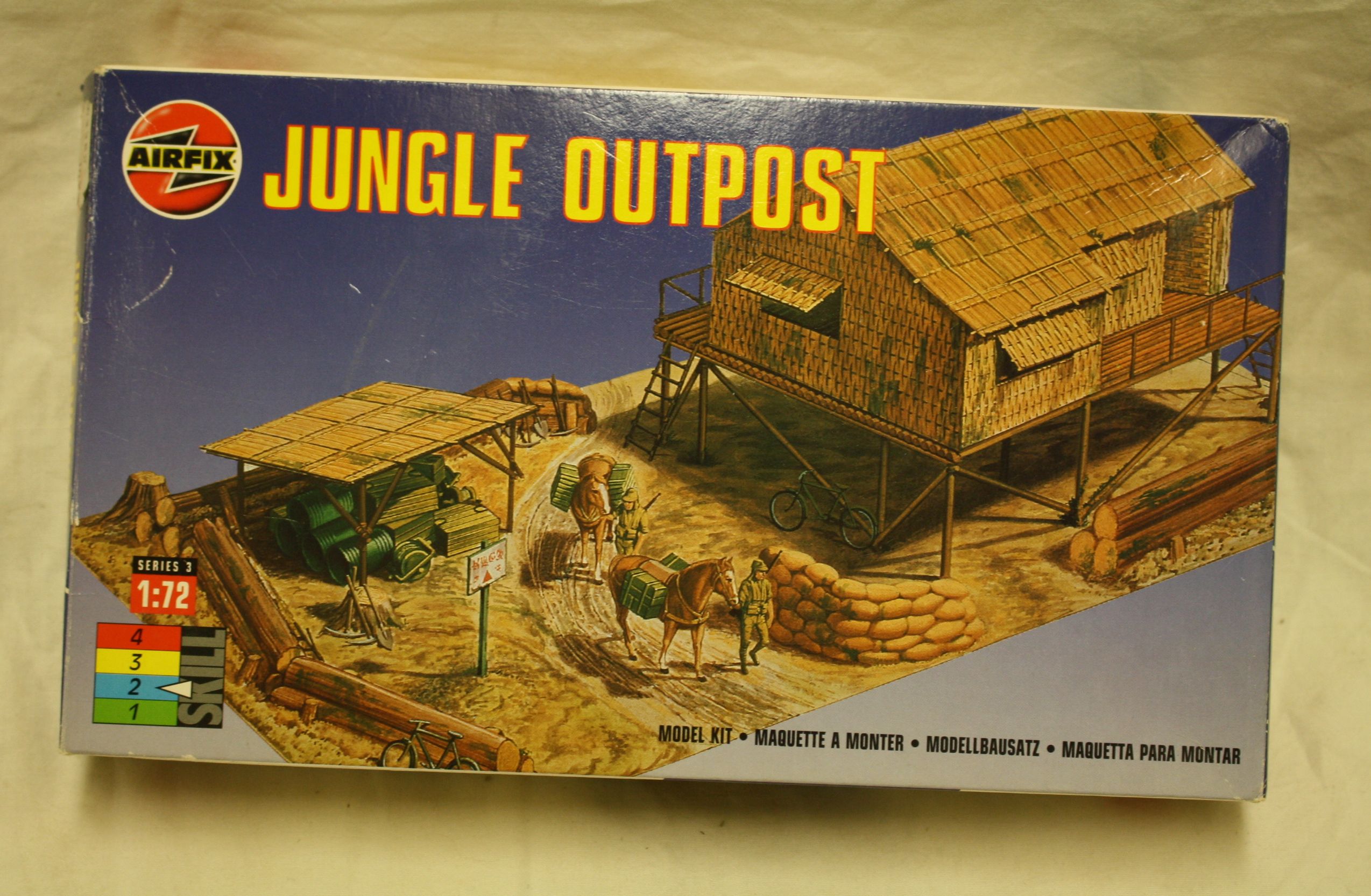 キャラクター AIRFIX JUNGLE OUTPOST WW2 Jungle Outpost Diorama Kit 1/76 – J-BarHobbies