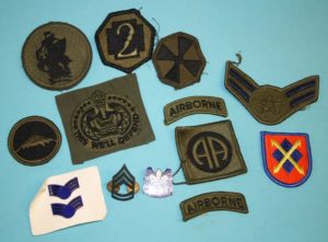 Grouping of 13 US badges