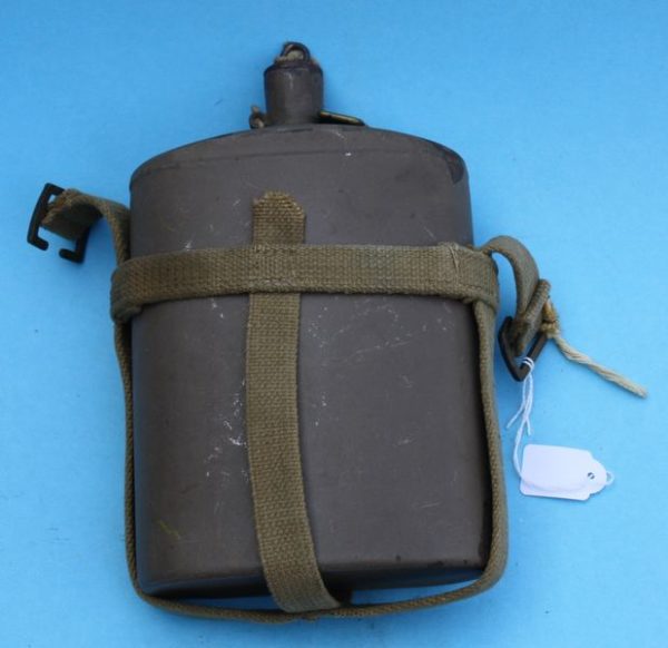 WW2 British canteen and carrier (2) - Image 2