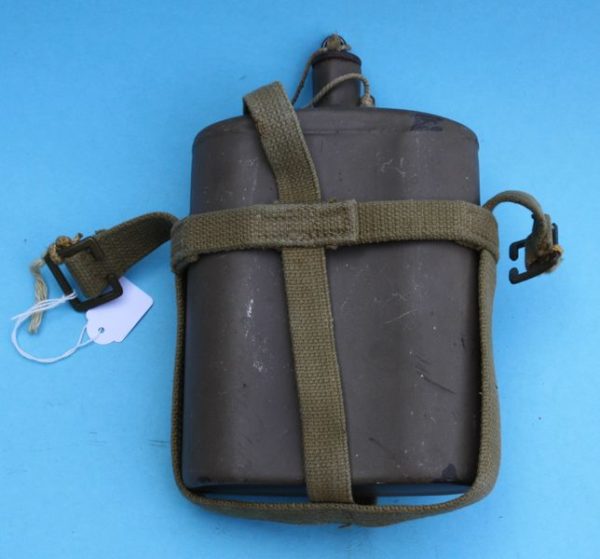 WW2 British canteen and carrier (2)