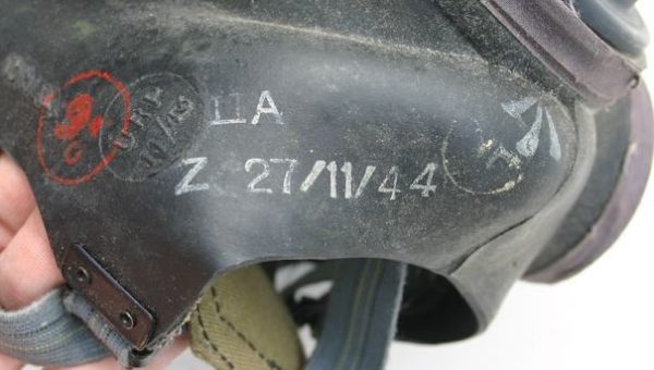 WW2 British light weight gasmask; NO filter 1 (No.1) - Image 3