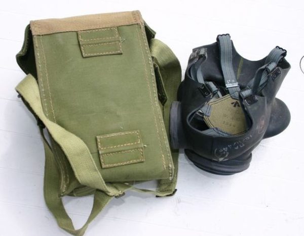 WW2 British light weight gasmask; NO filter 2 (No.2) - Image 2