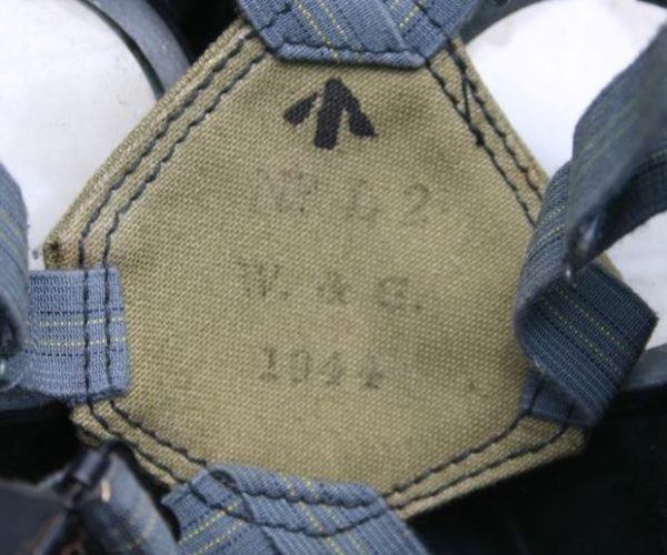 WW2 British light weight gasmask; NO filter 2 (No.2) - Image 5