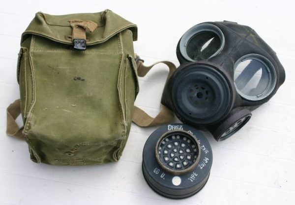 WW2 British light weight gasmask with filter 1 (No.3)
