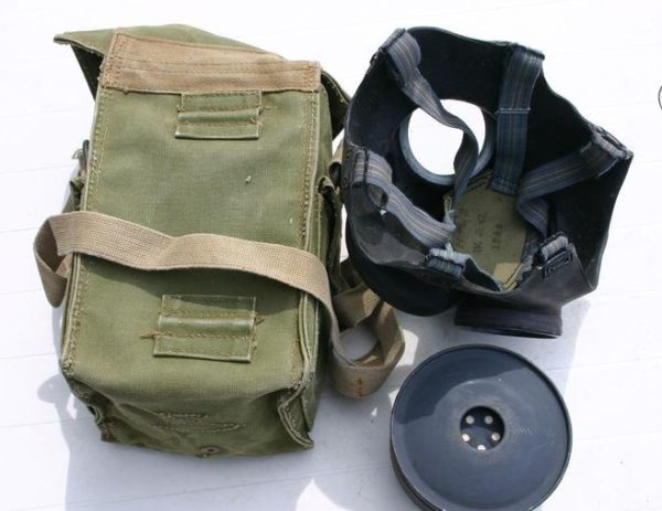 WW2 British light weight gasmask with filter 1 (No.3) - Image 2