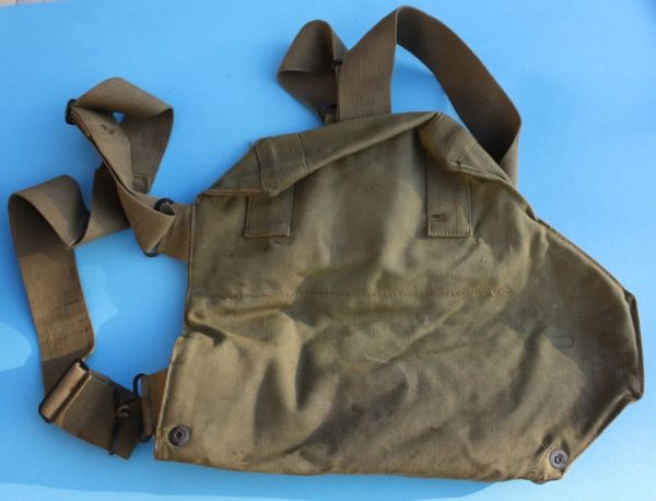 WW2 US M1VA1 gasmask bag - Image 2