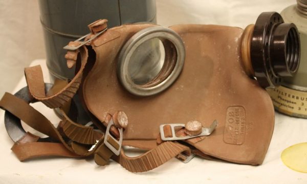 WW2 Dutch gasmask with canister - Image 2