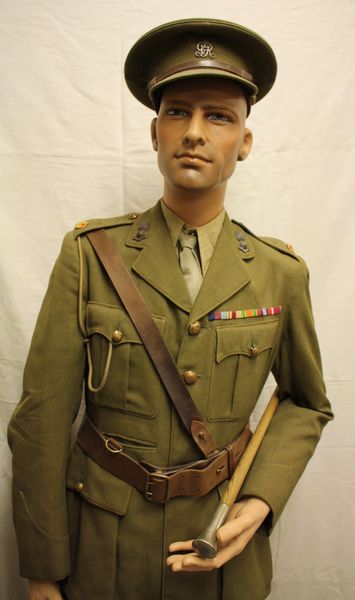 WW2 British officer full mannequin. - Image 3