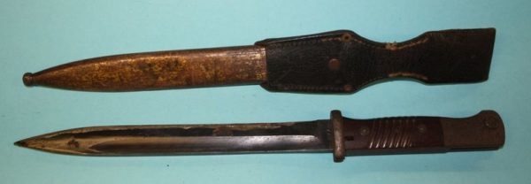 WW2 German K98 bayonet with scabbard and frog No.2 - Image 3