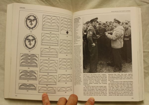Uniforms and insignia of the Luftwaffe Volume 2: 1940-1945 - Image 3