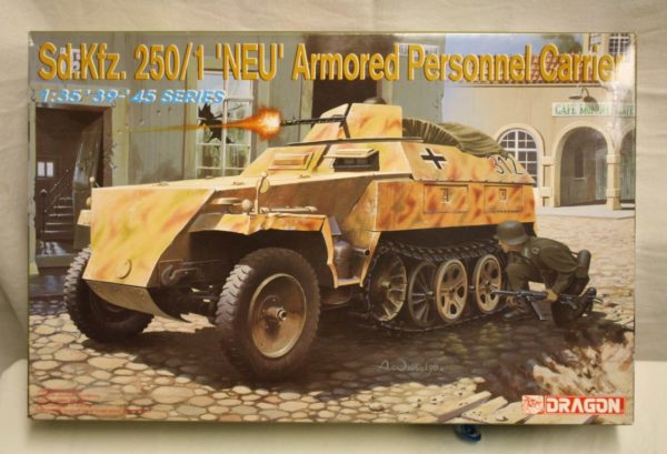 Sd.Kfz. 250/1 'NEU' Armored Personnel Carrier + extra's