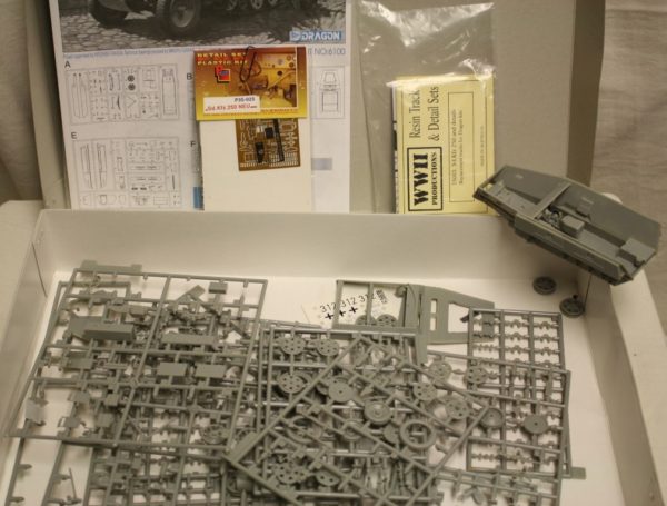 Sd.Kfz. 250/1 'NEU' Armored Personnel Carrier + extra's - Image 2