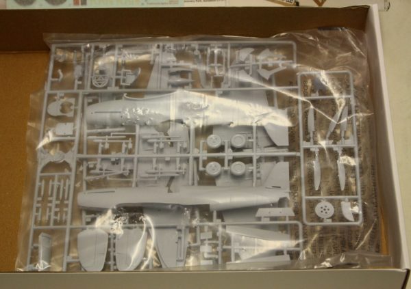 Supermarine Spitfire F.Mk.22/24 + extra's - Image 3