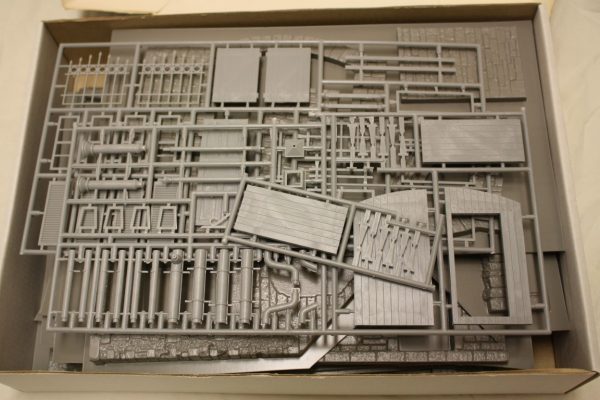 Farmhouse w/ diorama base - Image 3