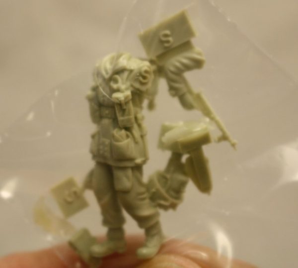 Airborne soldier with sten - Image 2