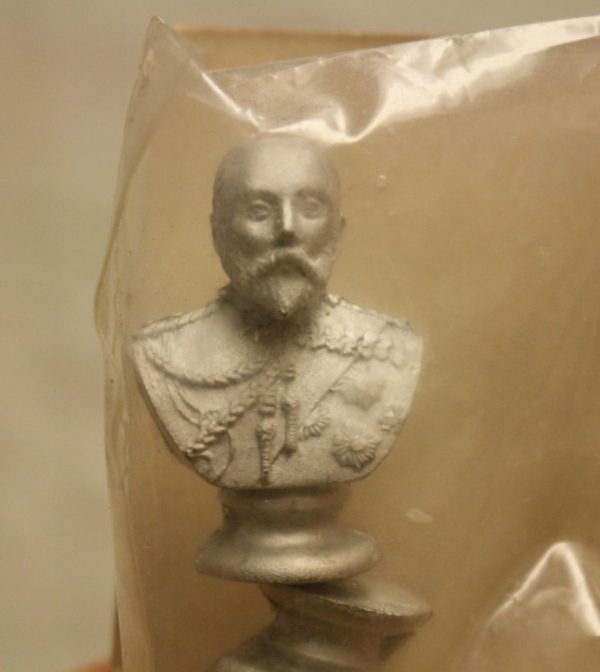 Male and Female busts - Image 2