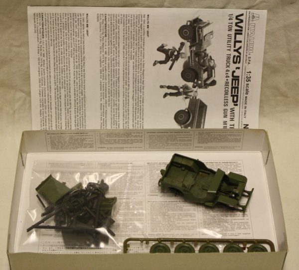 Willys MB Jeep with trailer (1)