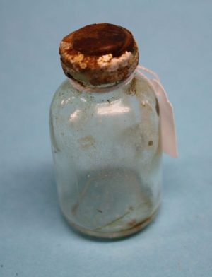 WW2 U.S. medic fluid bottle ( 2 )