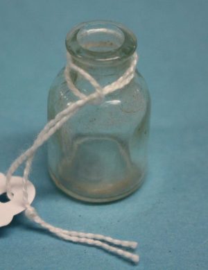 WW2 U.S. small medic bottle (1)