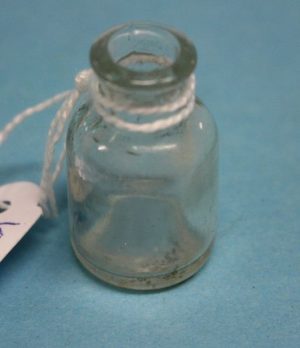 WW2 U.S. small medic bottle (3)