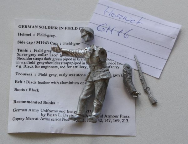 German soldier gesturing ( rifle included) - Image 2