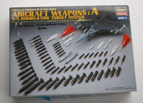 Aircraft weapens A US bombs & tow target system