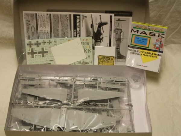 Junkers Ju87 B-2 Stuka w/bomb loading set + extra - Image 2
