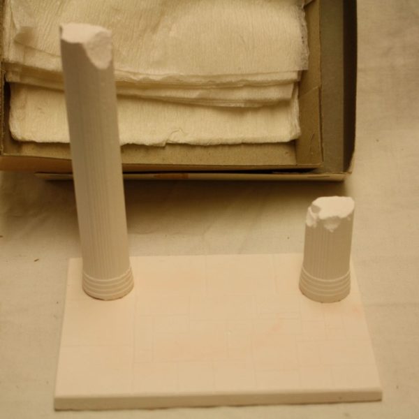 Broken pillars - Image 4