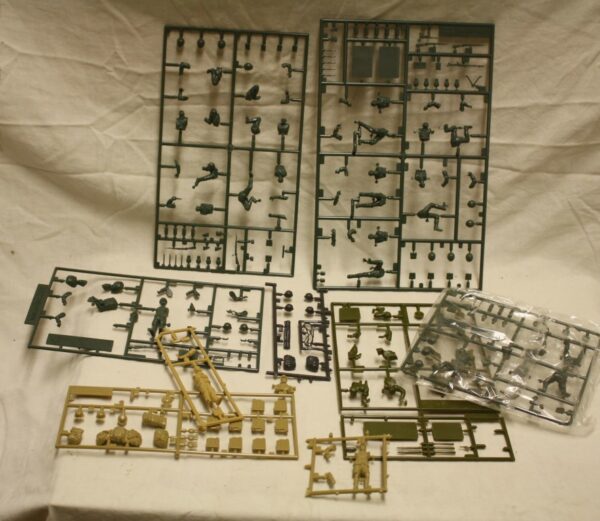 Collection of sprues figures / accessoires