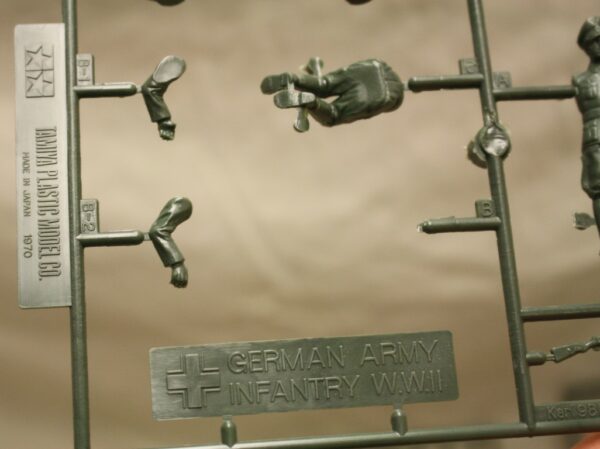 Collection of sprues figures / accessoires - Image 10