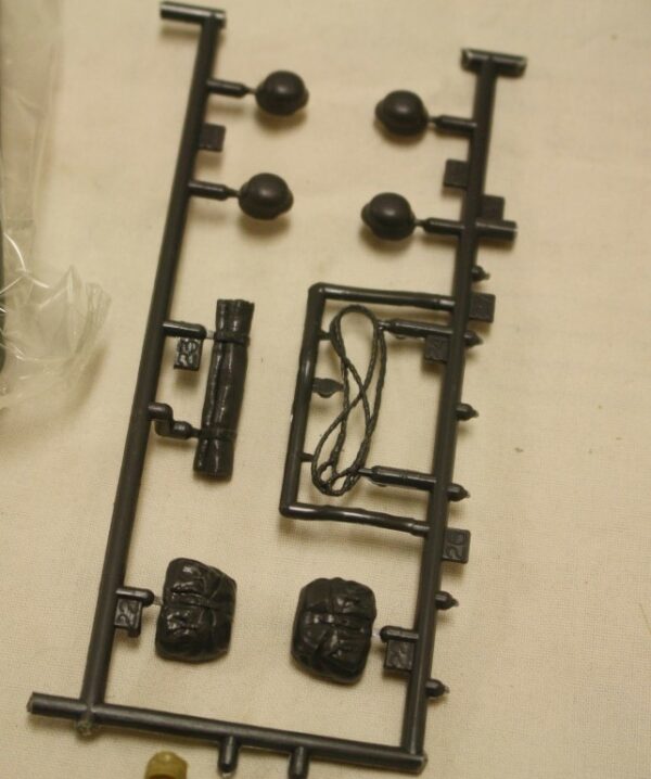 Collection of sprues figures / accessoires - Image 13