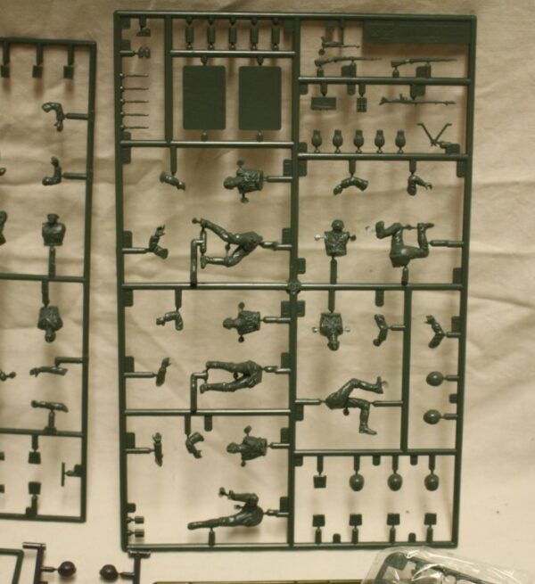 Collection of sprues figures / accessoires - Image 2