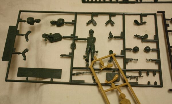 Collection of sprues figures / accessoires - Image 4