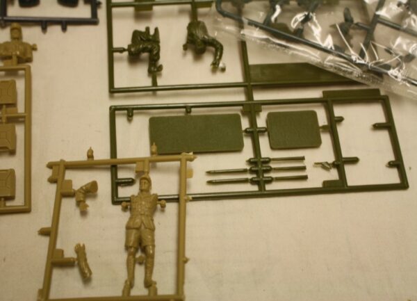 Collection of sprues figures / accessoires - Image 8