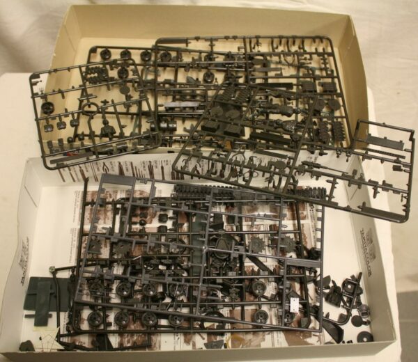 US medium tank M4 sherman early production !!!SPARE PARTS!!!! - Image 2