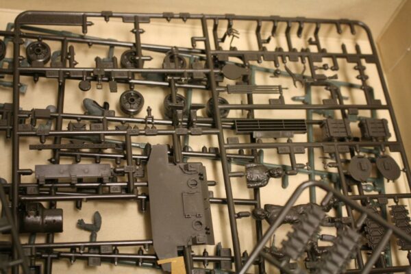 US medium tank M4 sherman early production !!!SPARE PARTS!!!! - Image 3